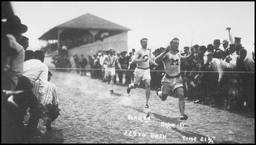 Archie Hahn winning 2202 in 1903