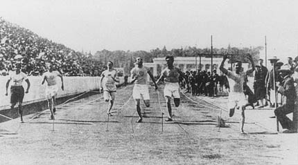 Archie winning 100m, 1906