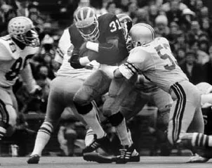 bhl-Ed-Shuttlesworth-pounded-the-Ohio-line-for-116-yards