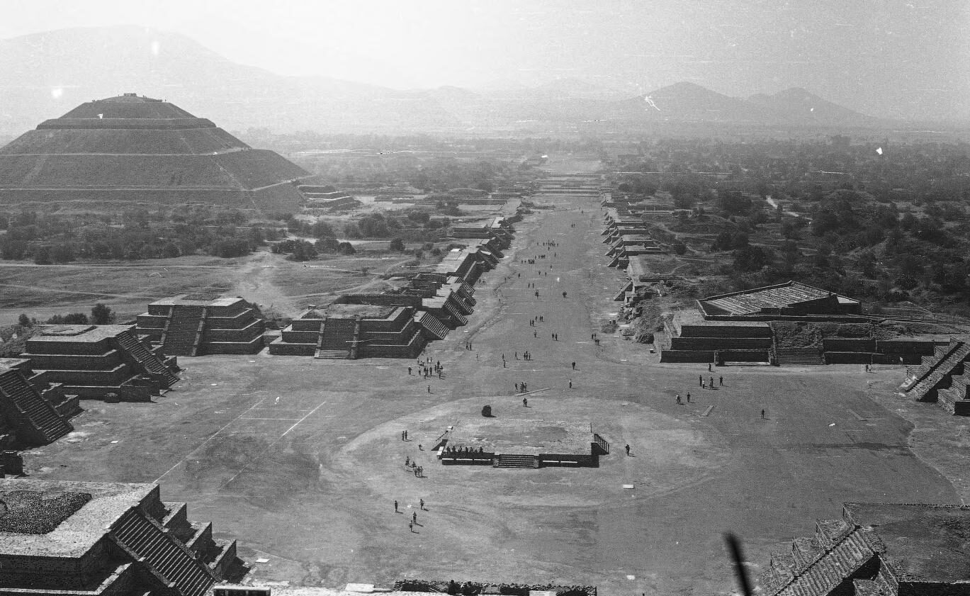 Birds-eye photograph taken from high on the Moon Pyramid at the Teotihuacan archaeological site in Mexico, showing many smaller stepped pyramids to the south.
